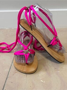 Chula Women’s size 6/7 Hot Pink Strappy Wrap Sandals Resort Wear Beach